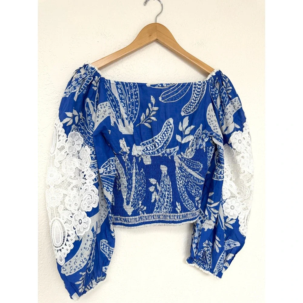 FARM RIO Blue White Tropical Sweet Rio Lace Crop Top Smocked Blouse / Size M